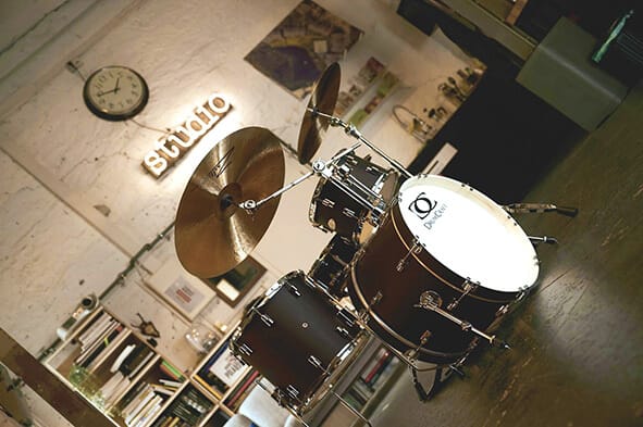 DrumCraft Urban Beats hadir sebagai solusi drum kit ultra-kompak yang ditujukan untuk musisi urban, pelajar, dan penghobi